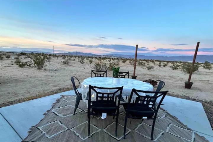 Serene Modern Home Backdoor With Great Wifi, Games, Movies, Patio Seating And Bbq Easy Access To North Joshua Tree National Park In 10 Minutes Twentynine Palms Extérieur photo