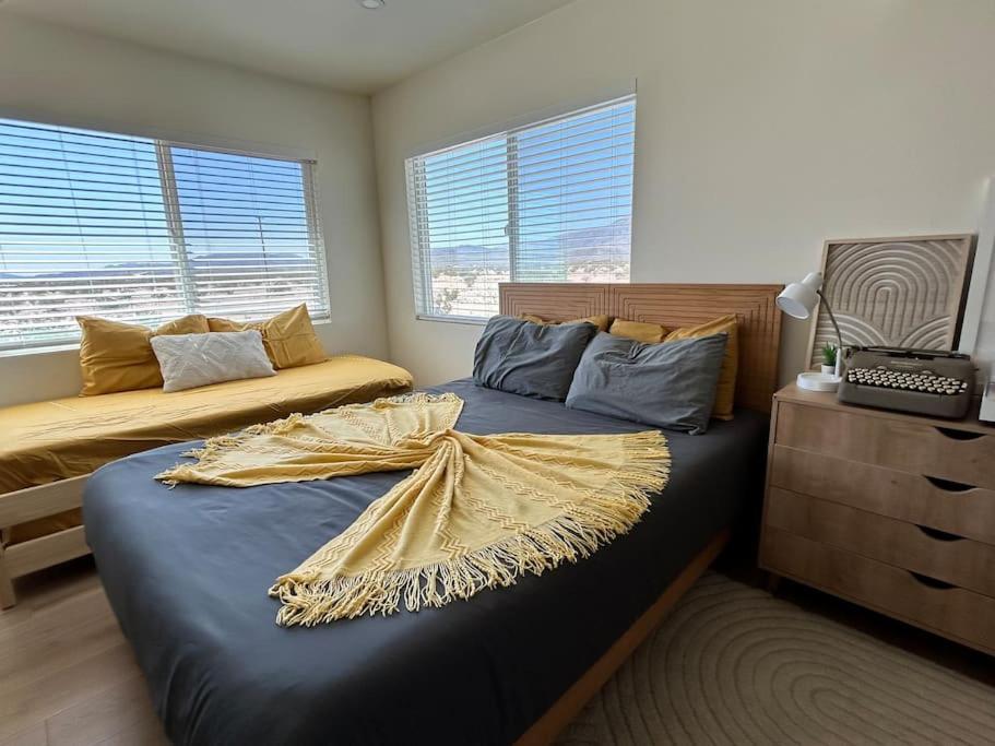 Serene Modern Home Backdoor With Great Wifi, Games, Movies, Patio Seating And Bbq Easy Access To North Joshua Tree National Park In 10 Minutes Twentynine Palms Extérieur photo
