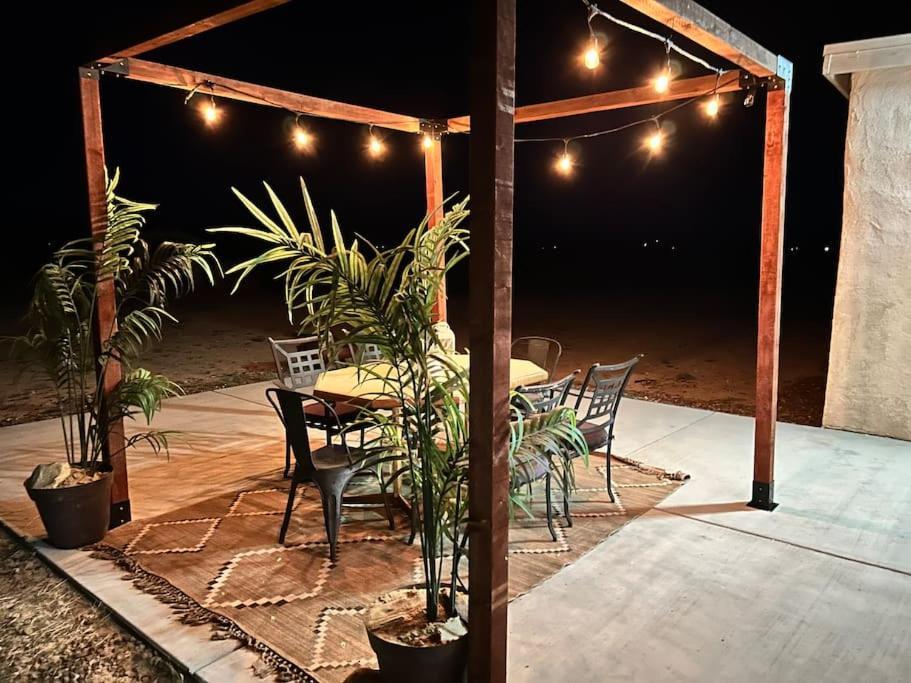 Serene Modern Home Backdoor With Great Wifi, Games, Movies, Patio Seating And Bbq Easy Access To North Joshua Tree National Park In 10 Minutes Twentynine Palms Extérieur photo
